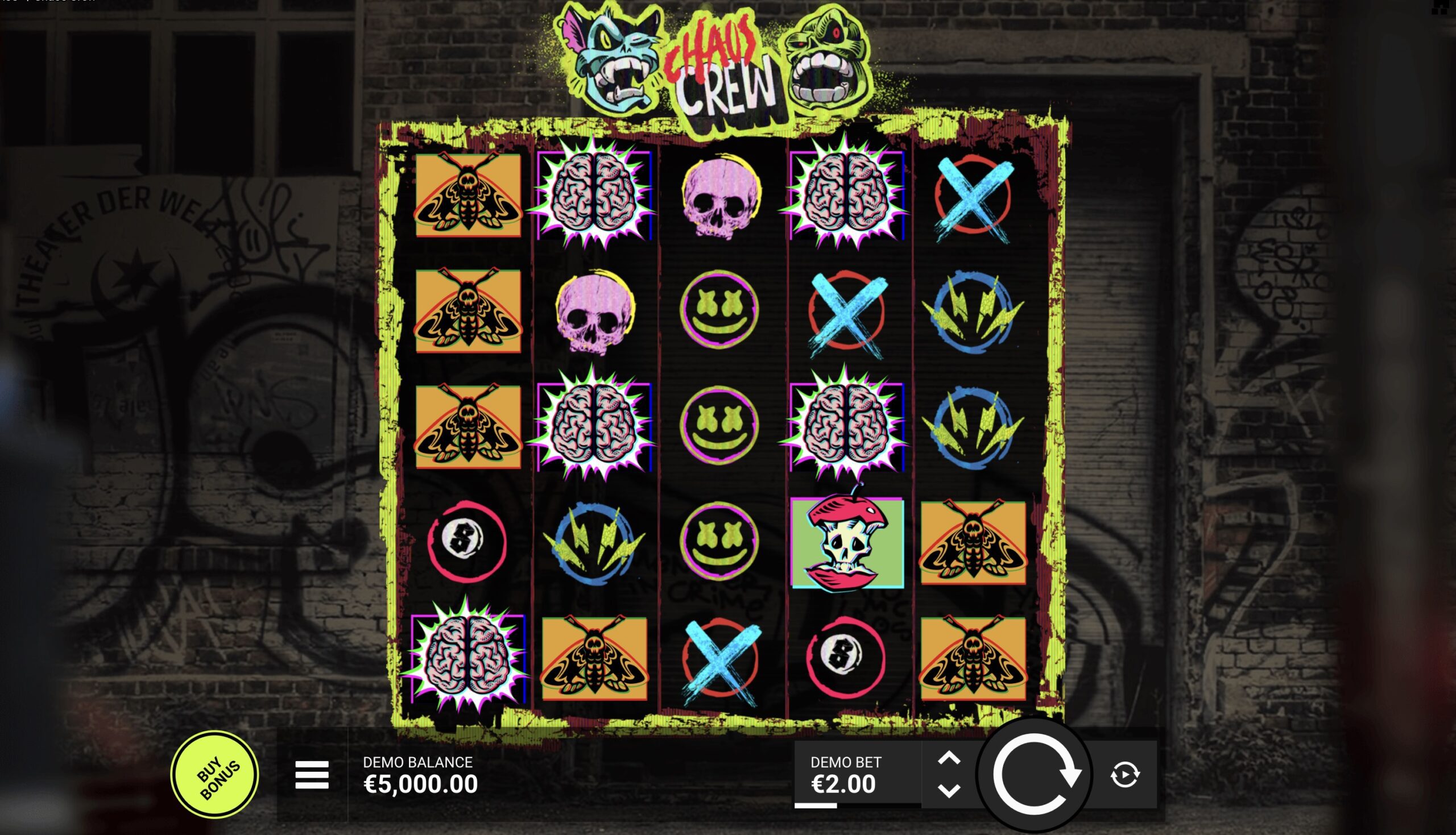 Chaos Crew слотындағы Wild-көбейткіштері бар каскадтық механика